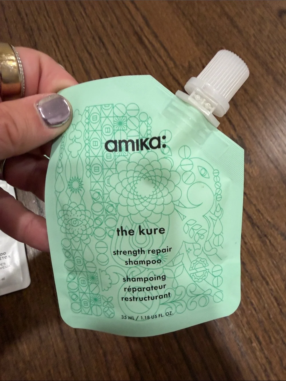 amika two kure